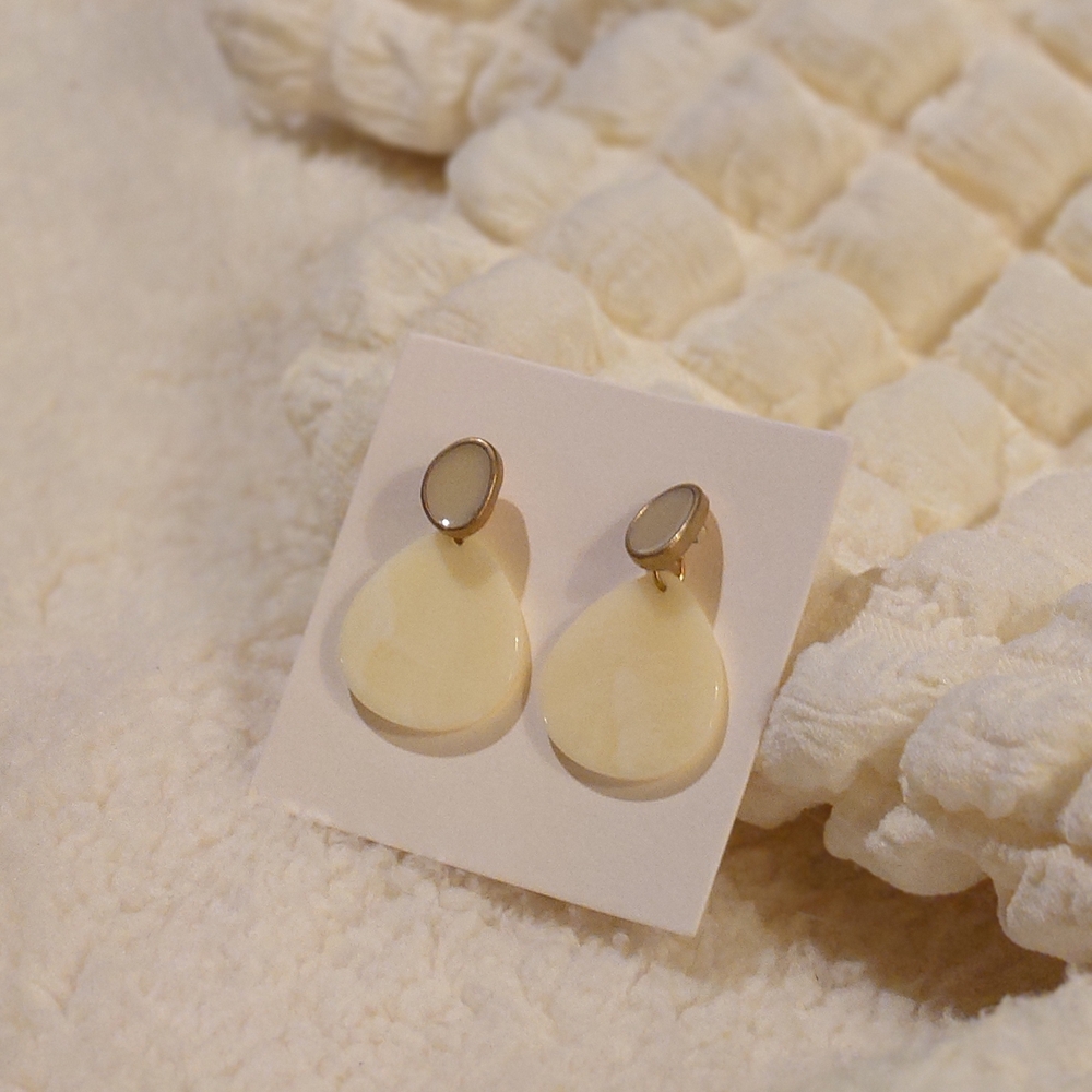 [Niko and... ] Minimalist Ivory Teardrop Stud Earrings